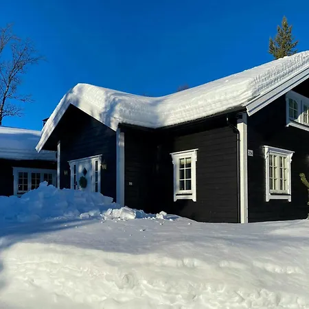 Дом отдыха Near Skiing And Golf At Nesfjellet Nystolen